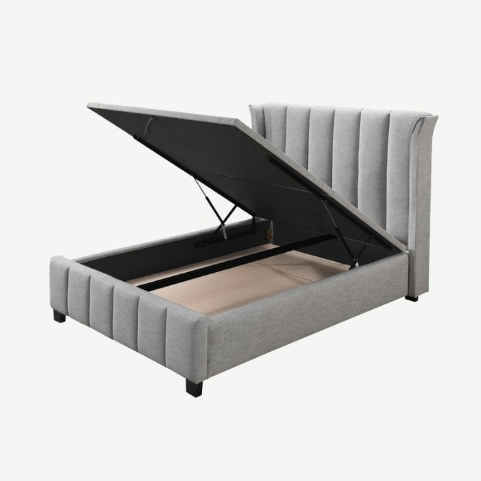 Wyndham Stone bed - open view