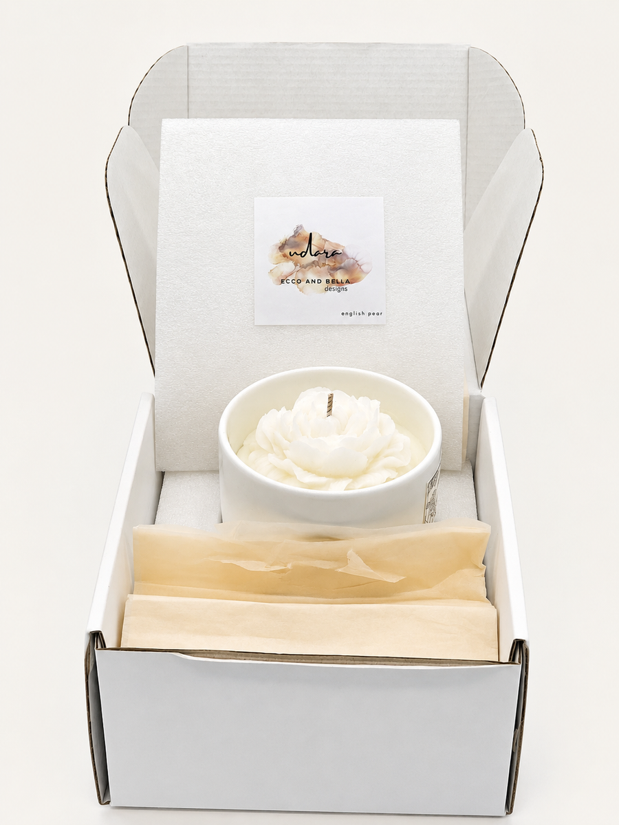 Udara Wood & Porcelain Scented Candle -English Pear